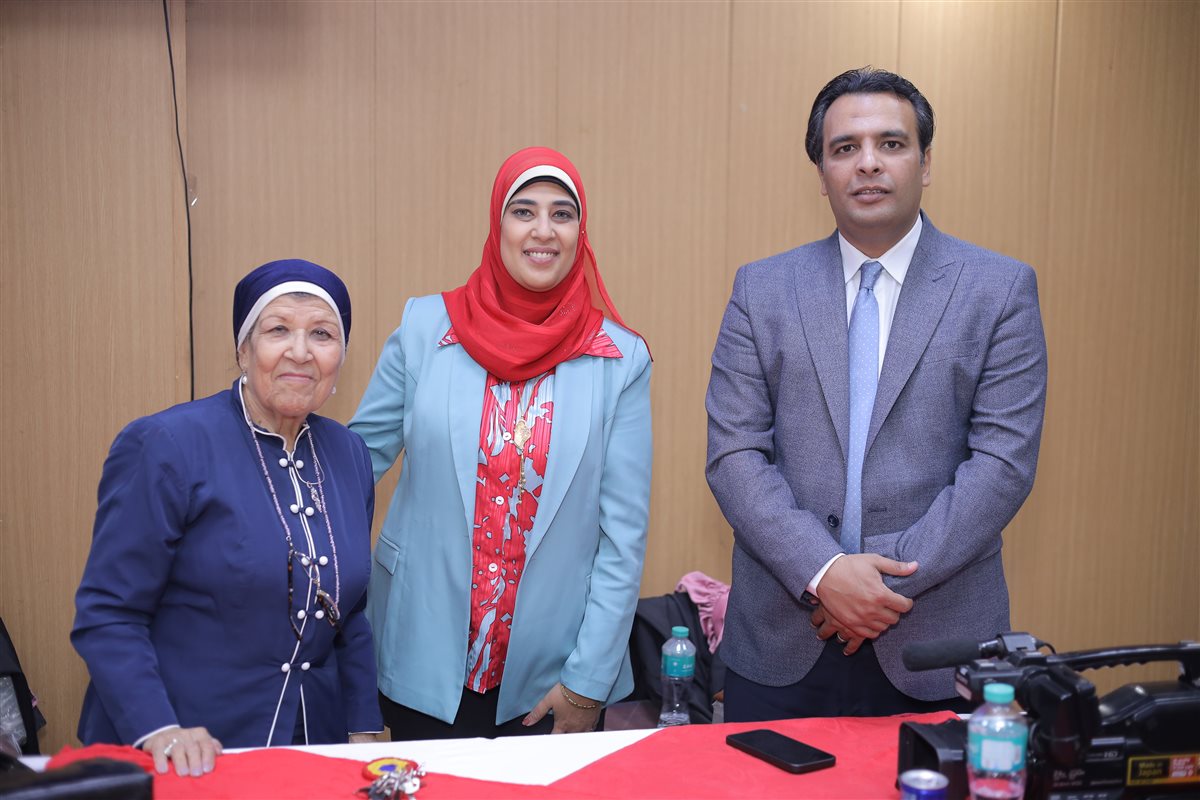 لجنة المناقشة والحكم كلًا من:أ.د/ سعاد عمران – أستاذ متفرغ بكلية السياحة والفنادق، جامعة قناة السويس- عضوا ورئيسًاأ.د/ رانيا محمد بهاء الدين – مشرفًا وعضوًا .أ.م.د/ تامر عشري – أستاذ مساعد بكلية التجارة - قسم إدارة الأعمال، جامعة المنصورة- عضوًا.