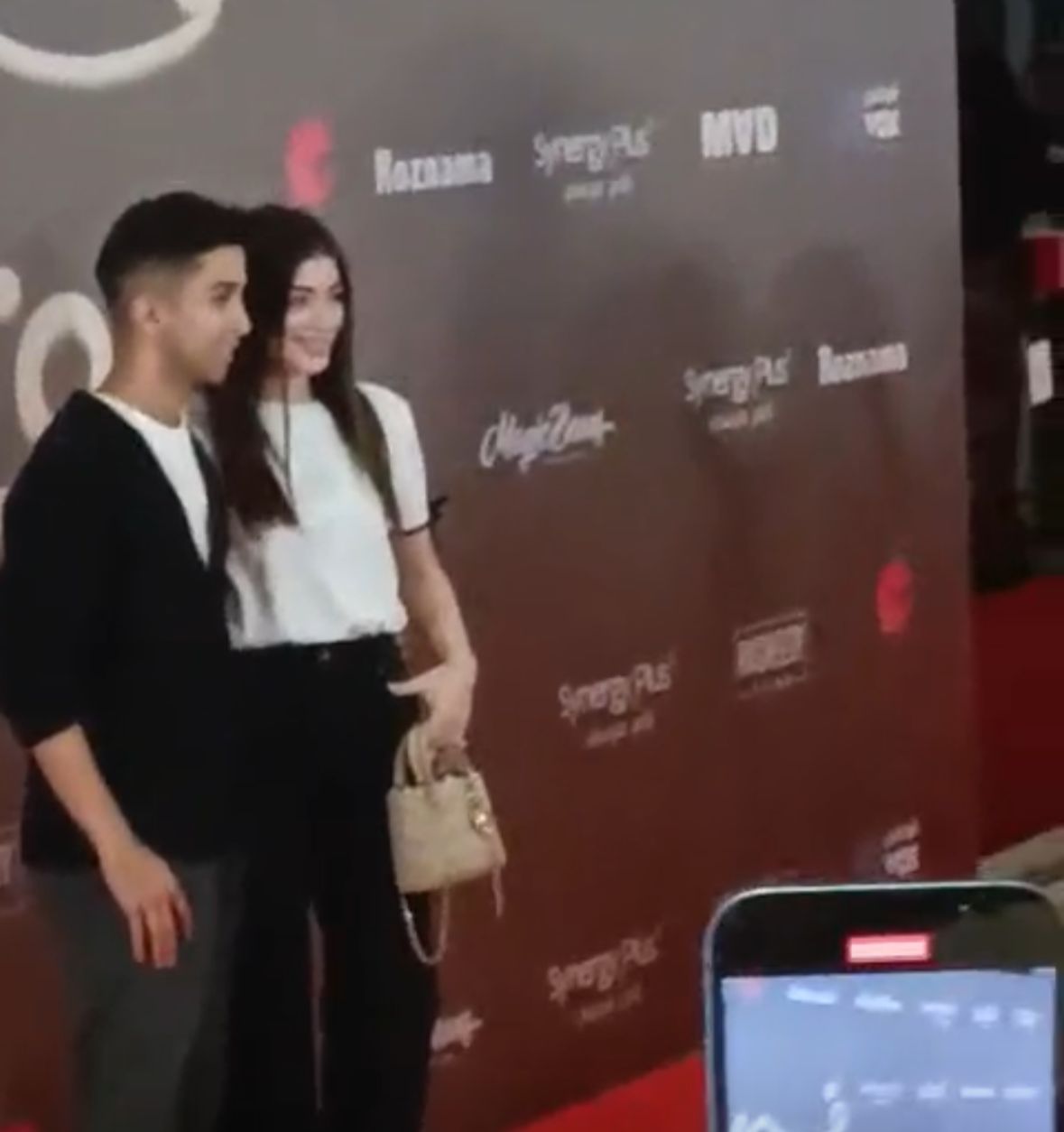 هشام جمال وليلى زاهر وهنادي مهنا أبرز الحضور على ريد كاربت فيلم فيها إيه يعني لـ ماجد الكدواني وغادة عادل