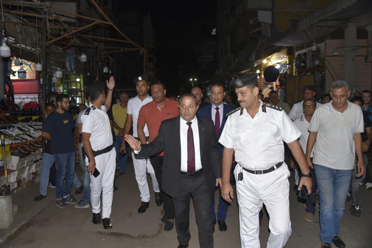 محافظ بورسعيد خلال جولته بحي العرب 