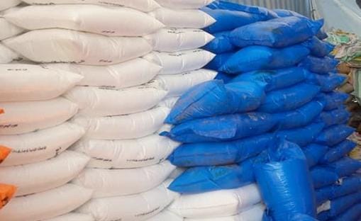 ضبط 100 شيكارة أسمدة مجهولة المصدر خلال حملات تموينية بالبحيرة