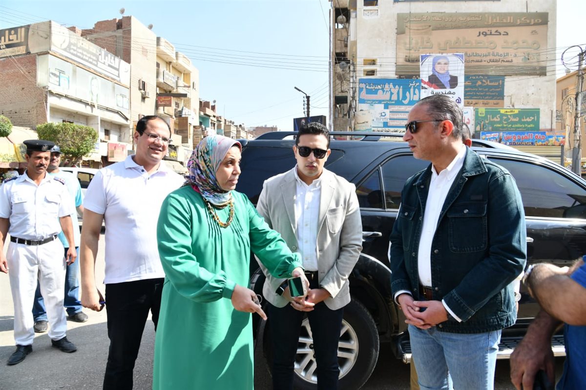 محافظ الفيوم يتابع خطة نقل الباعة الجائلين من ميدان إطسا إلى منطقة أرض الصهريج