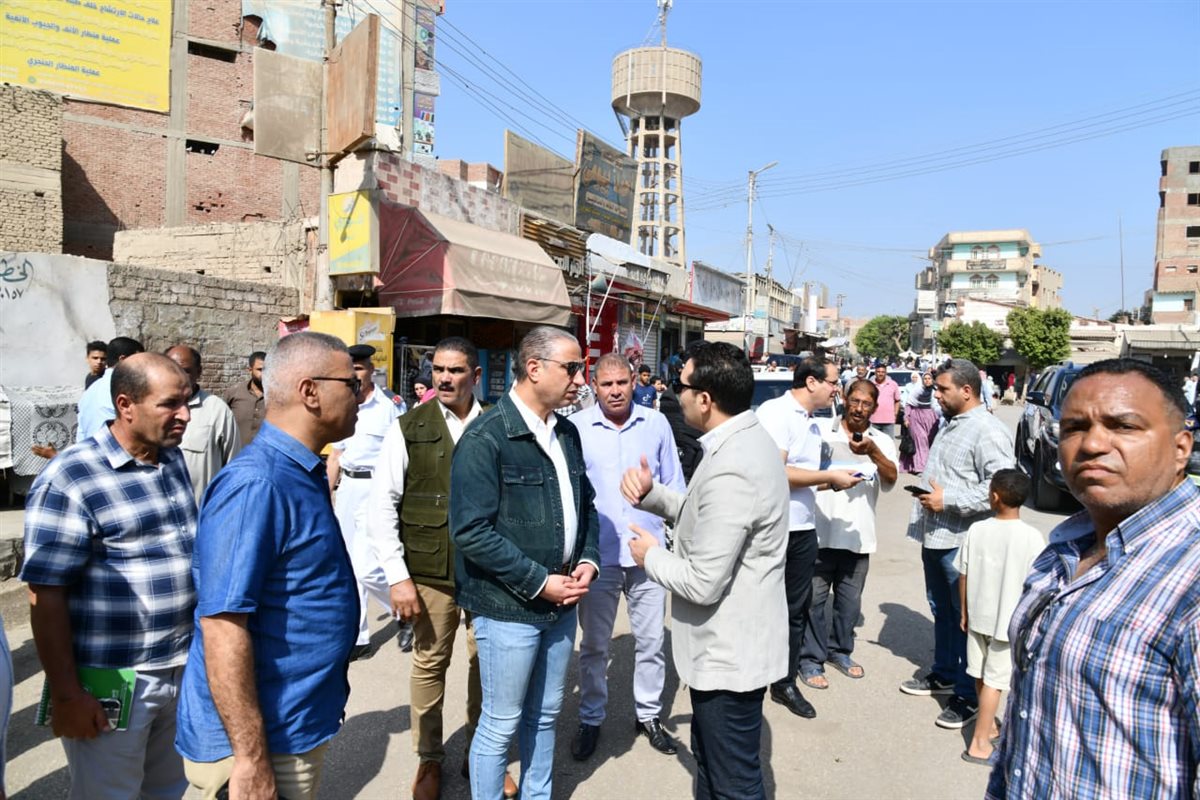 محافظ الفيوم يتابع خطة نقل الباعة الجائلين من ميدان إطسا إلى منطقة أرض الصهريج