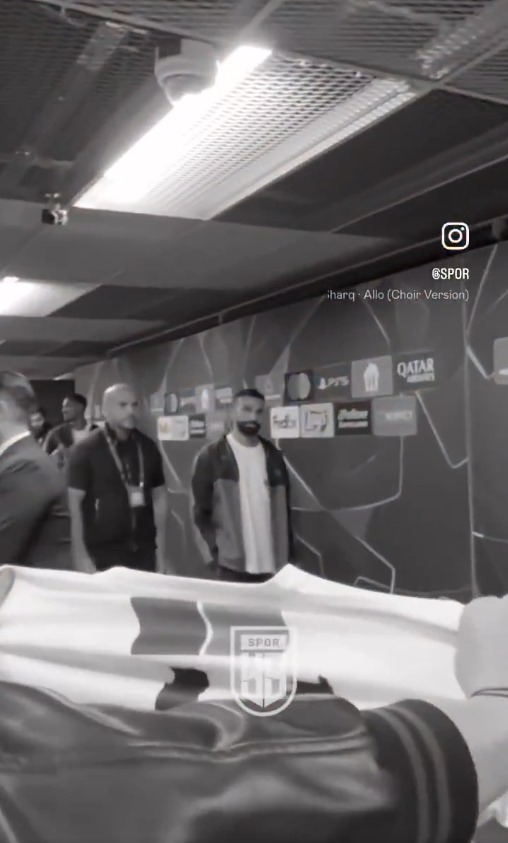 شبكة تركية تزعم رفض محمد صلاح التوقيع على قميص فلسطين