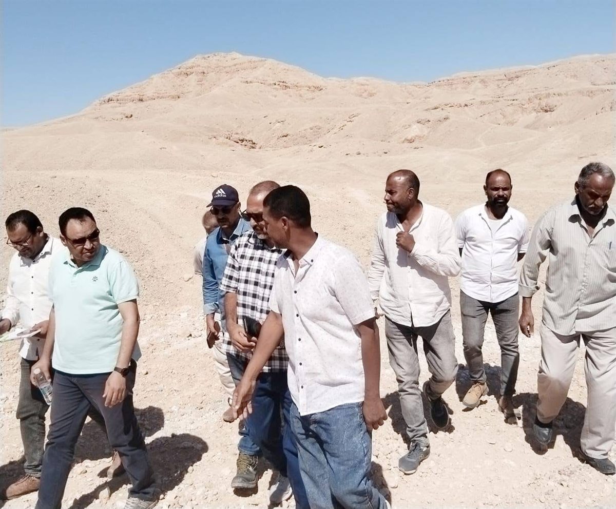 لجنة أثرية بجبانة طيبة