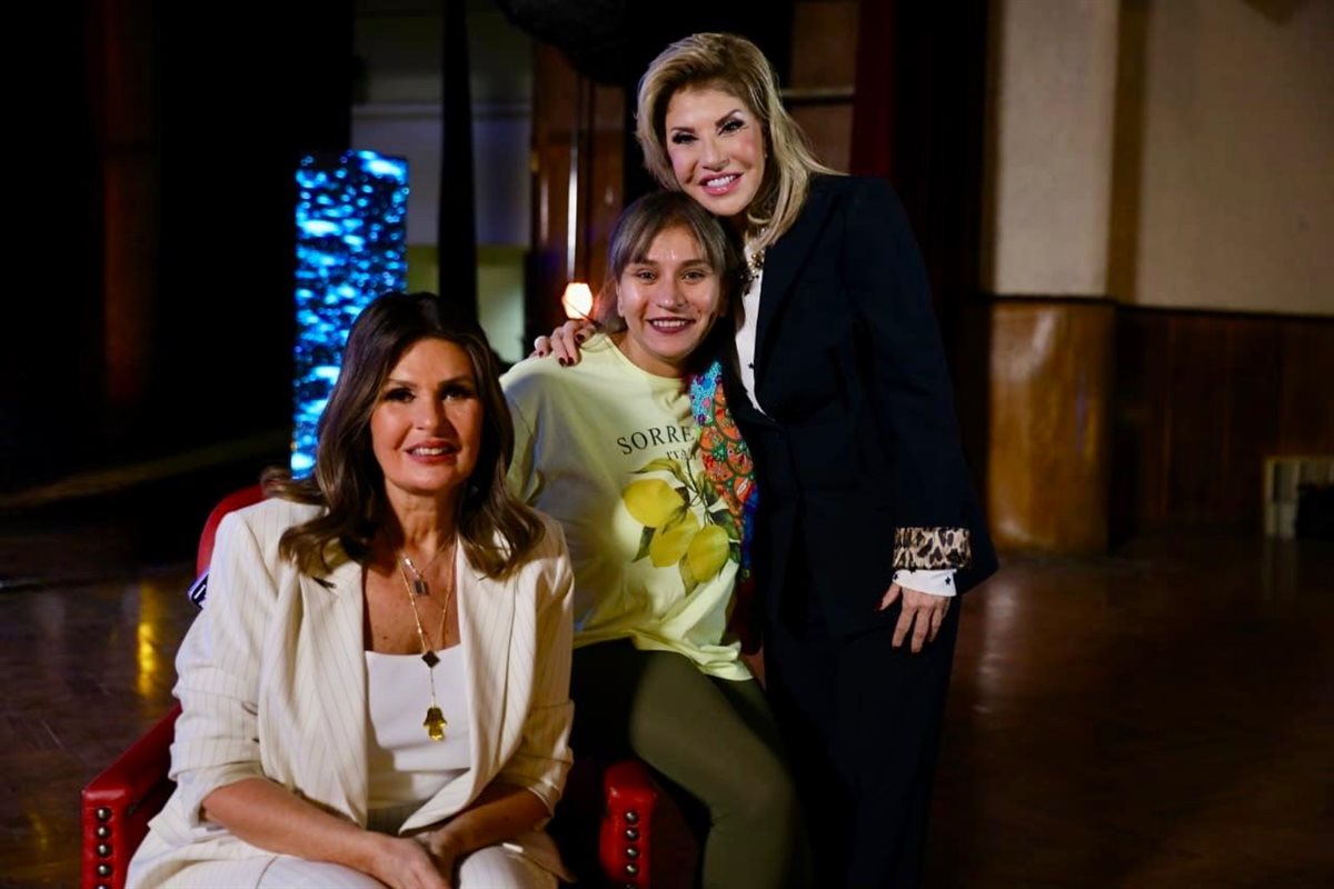 هالة سرحان ويسرا في كواليس فيلم الست لما