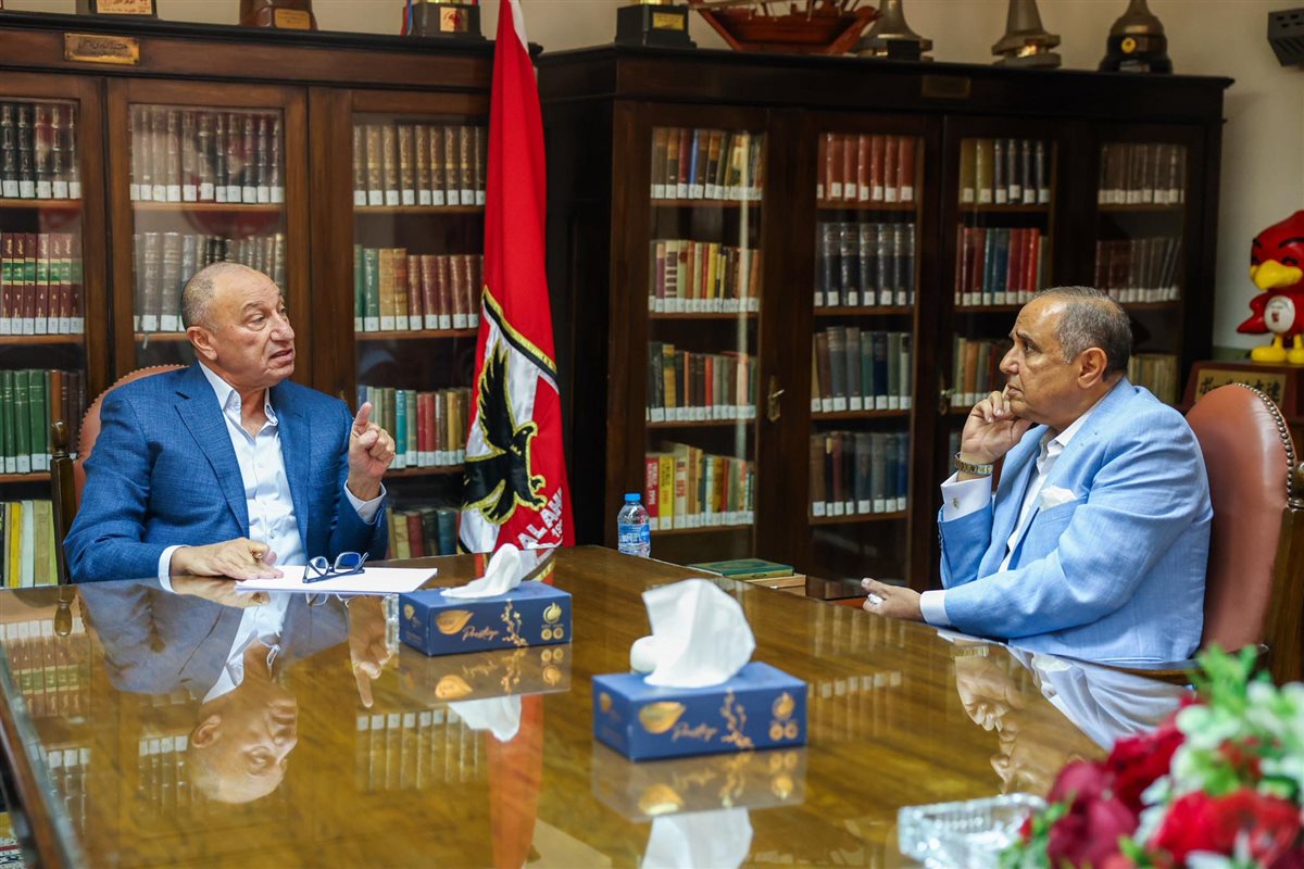 الخطيب يستقبل عددا من المرشحين المحتملين لخوض انتخابات الأهلي