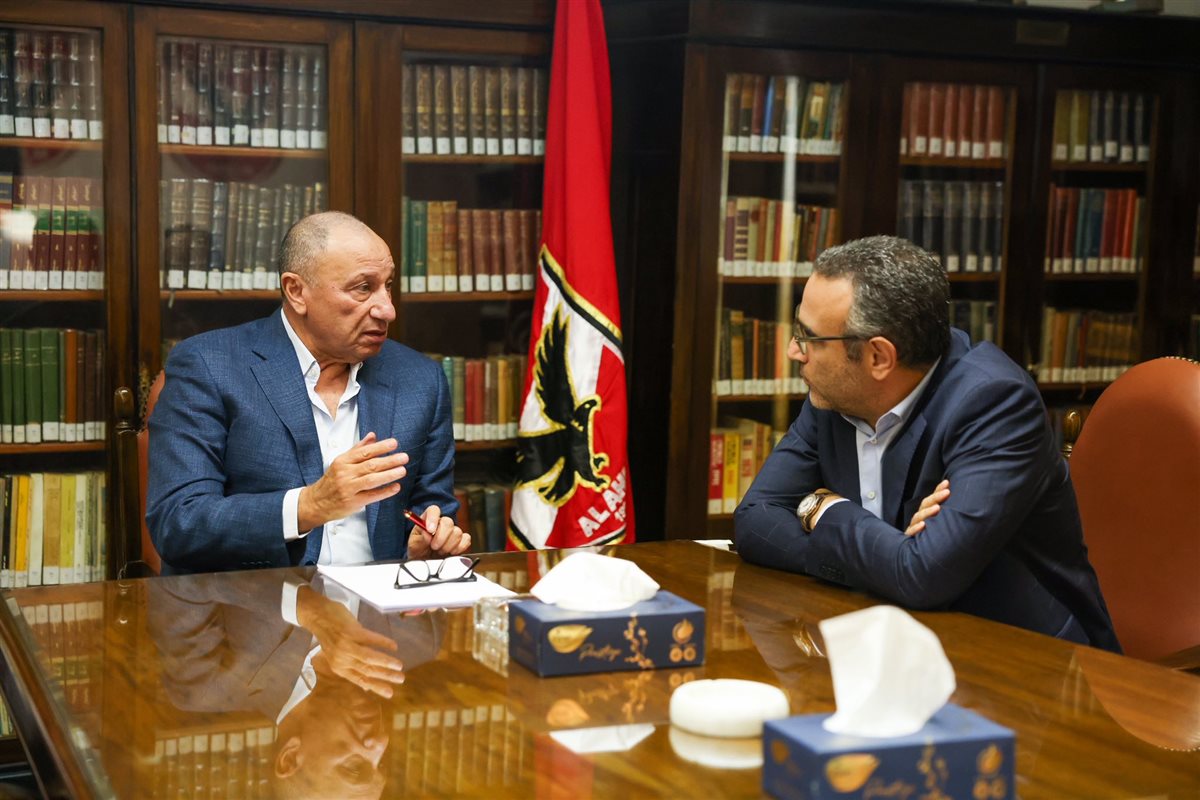 الخطيب يستقبل عددا من المرشحين المحتملين لخوض انتخابات الأهلي