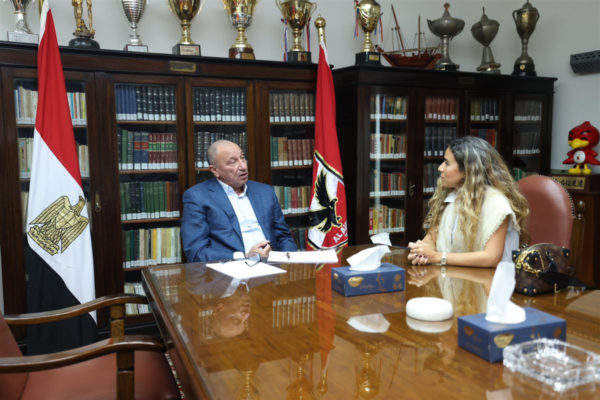 الخطيب يستقبل عددا من المرشحين المحتملين لخوض انتخابات الأهلي