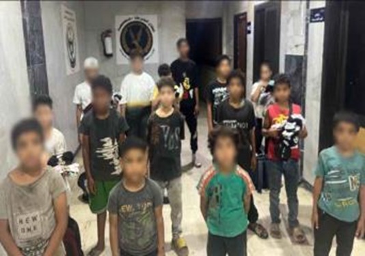 القبض على 24 شخص بحوزتهم 27 صغير لاستخدامهم في أعمال التسول