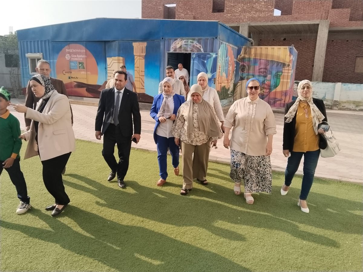 مدير الإدارة المركزية للتسرب من التعليم بالوزارة تشيد بمدارس التعليم المجتمعي  بطامية في الفيوم 