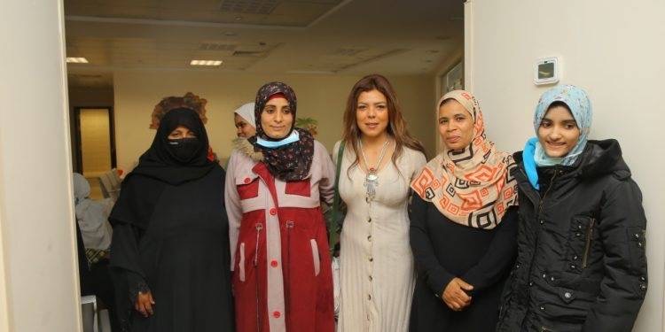 الفنانة ناهد السباعي تدعم متحدى السرطان بالأقصر