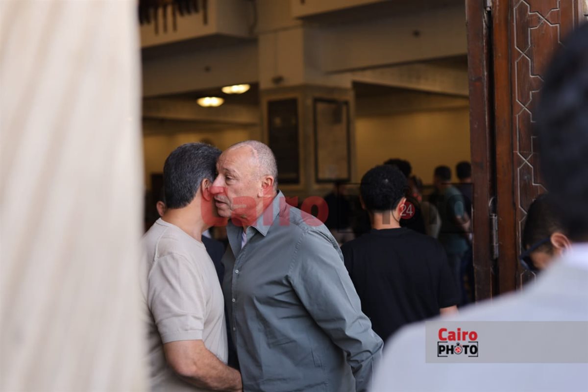 الخطيب في صلاة الجنازة على عم محمد الجارحي (1)