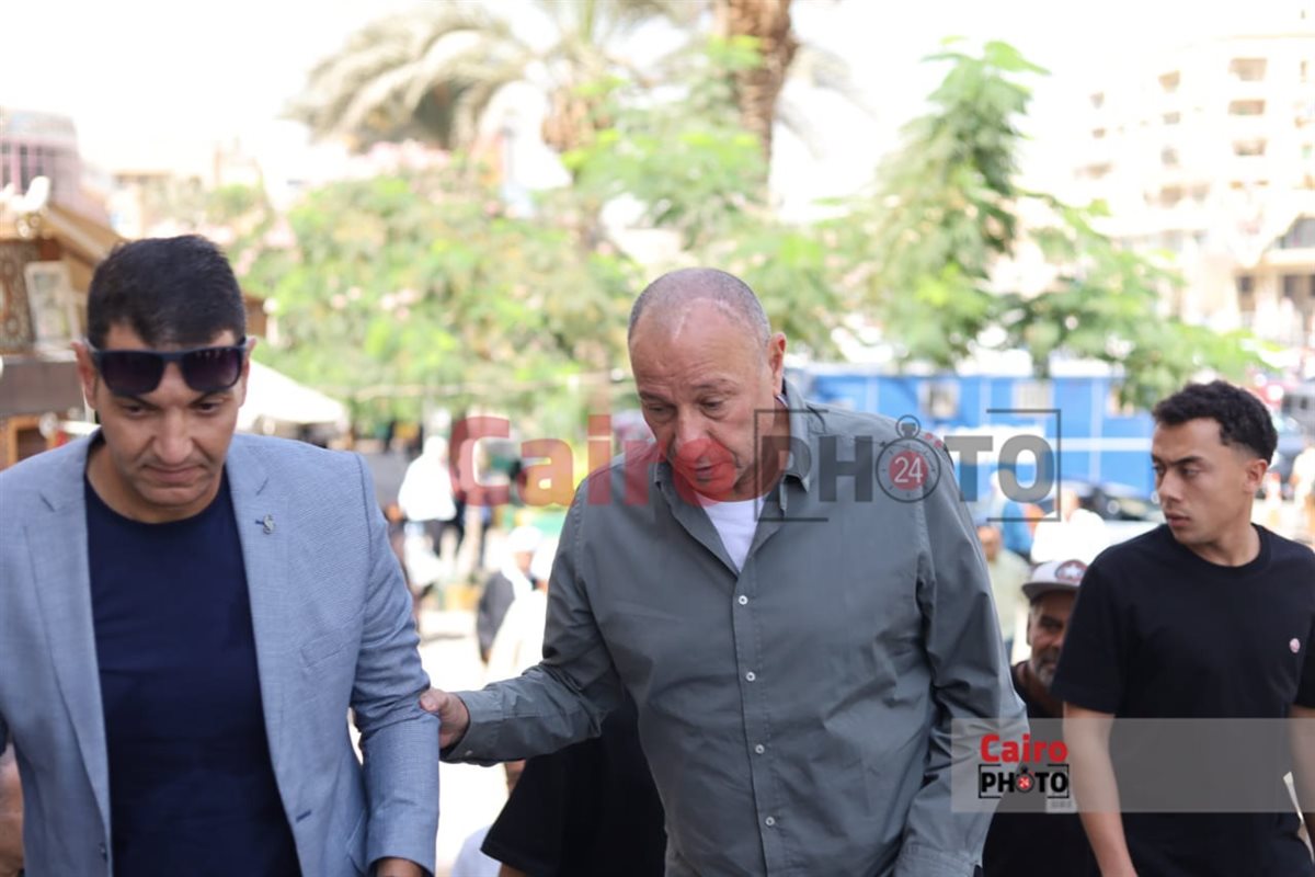 الخطيب في صلاة الجنازة على عم محمد الجارحي (2)