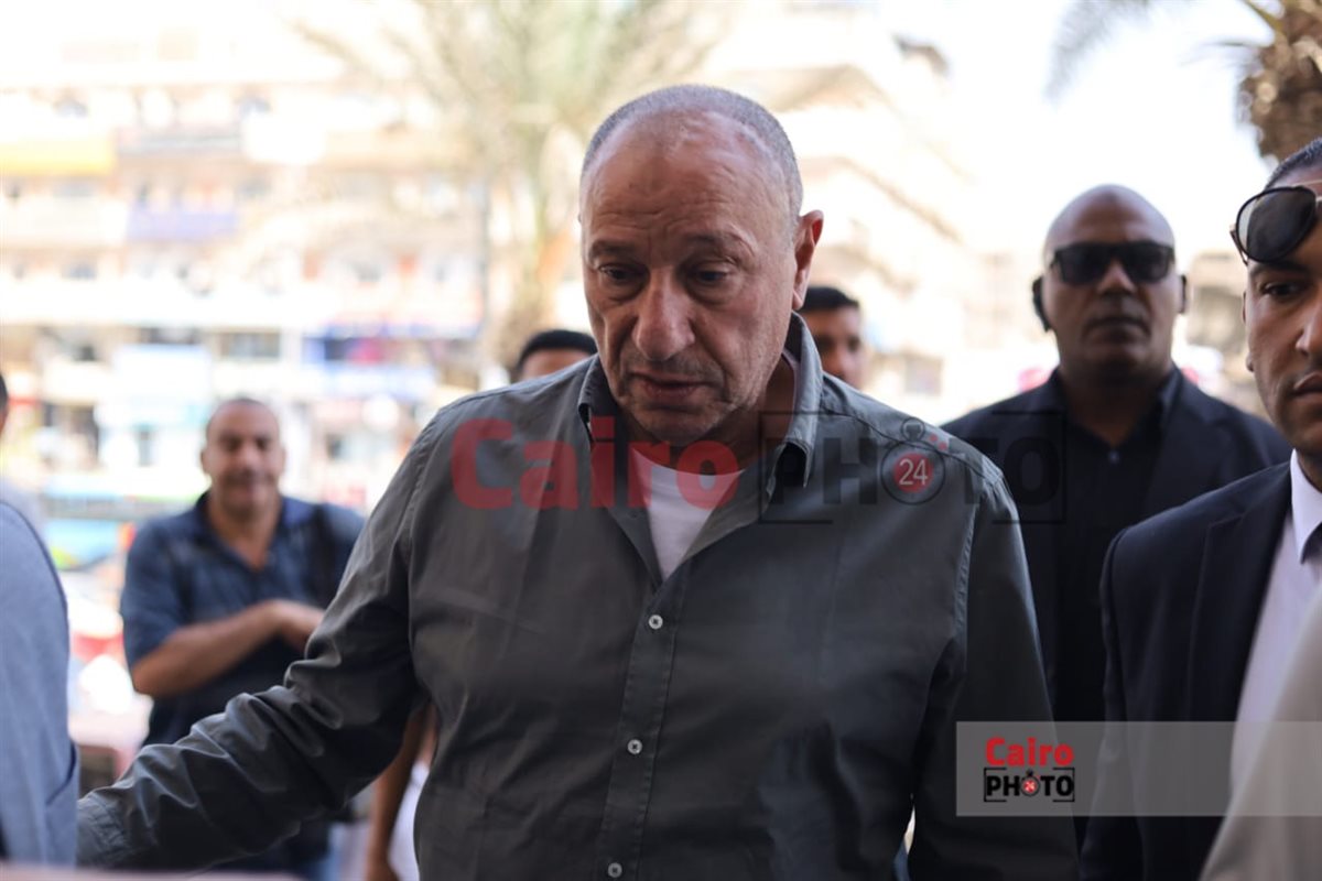 الخطيب في صلاة الجنازة على عم محمد الجارحي (3)