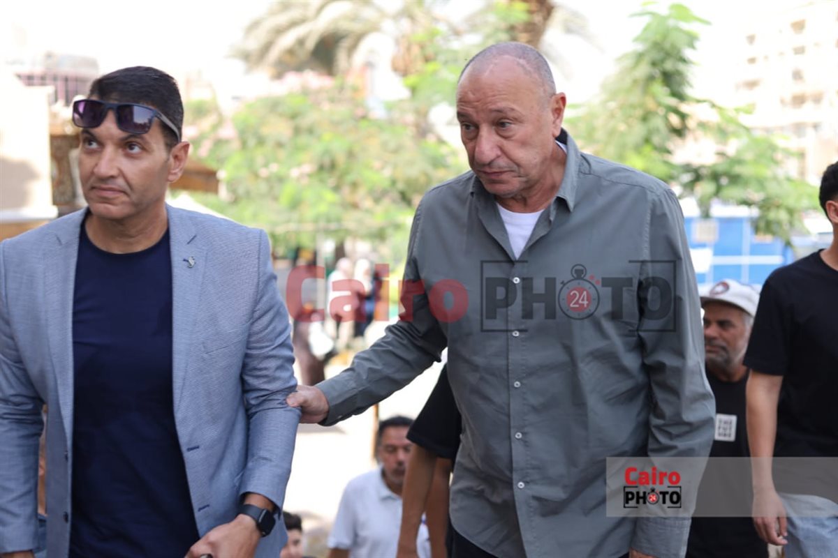 الخطيب في صلاة الجنازة على عم محمد الجارحي (4)