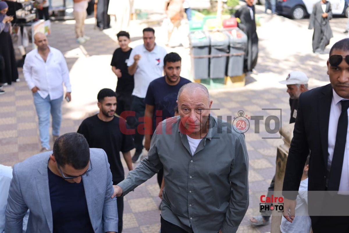 الخطيب في صلاة الجنازة على عم محمد الجارحي (5)