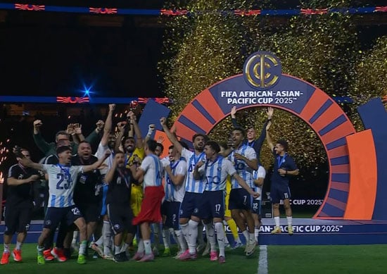 تتويج بيراميدز بكأس القارات الثلاث