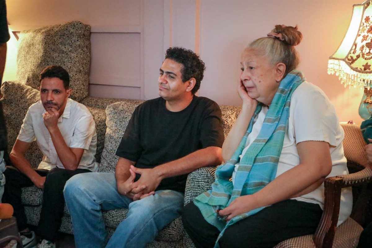 زيارة خاصة من سمية الألفي للوكيشن تصوير فيلم سفاح التجمع بطولة نجلها أحمد الفيشاوي