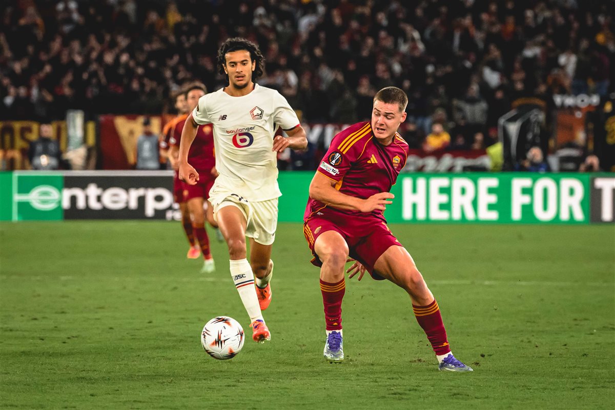 <strong>مباراة روما وليل في الدوري الأوروبي</strong>