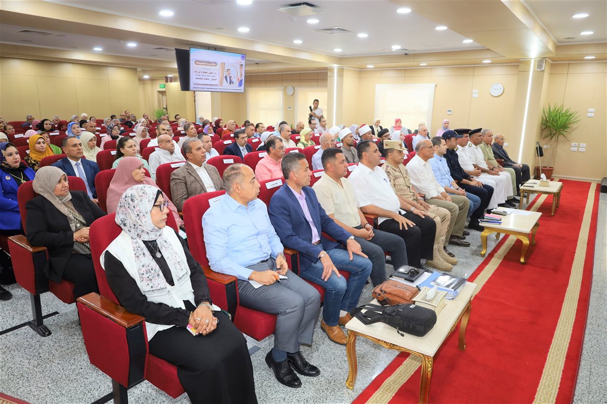 اللقاء الأسبوعي مع قيادات محافظة السويس