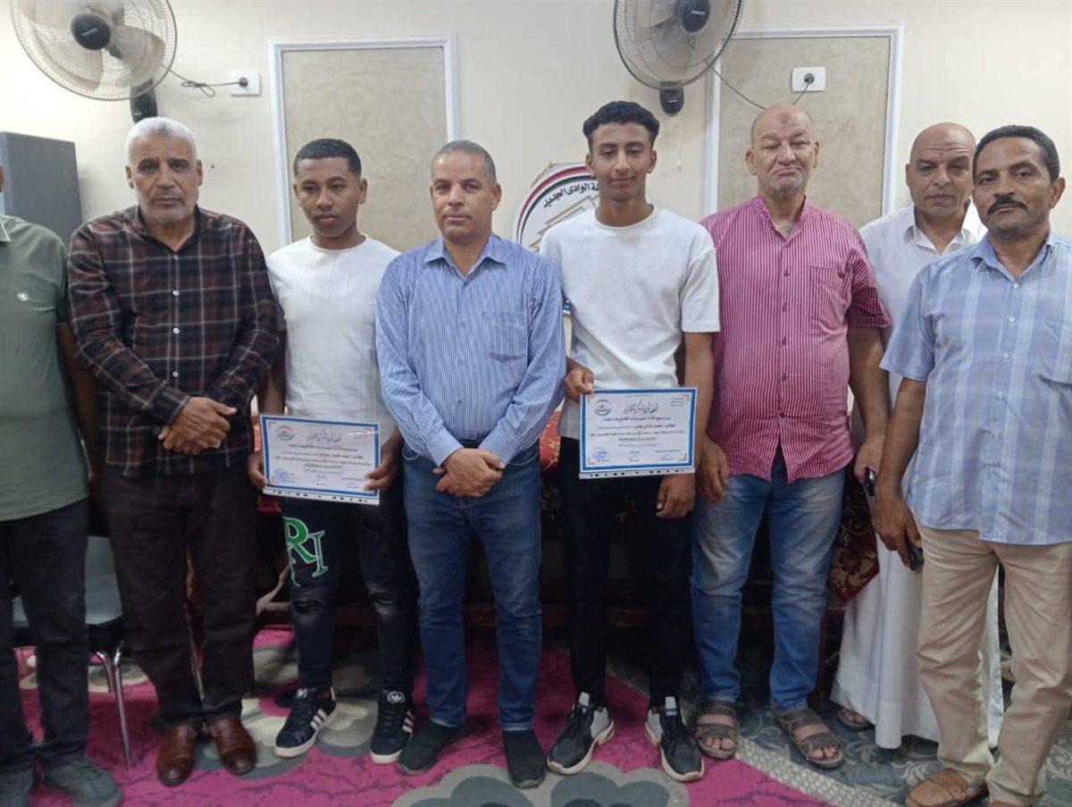 <br>تعليم الوادي الجديد يكرم طالبين أعادا مبلغ مالى كبير لصاحبته