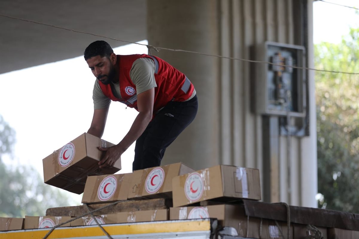 الهلال الأحمر يُطلق قافلة إغاثية عاجلة لمتضرري ارتفاع منسوب نهر النيل بالمنوفية