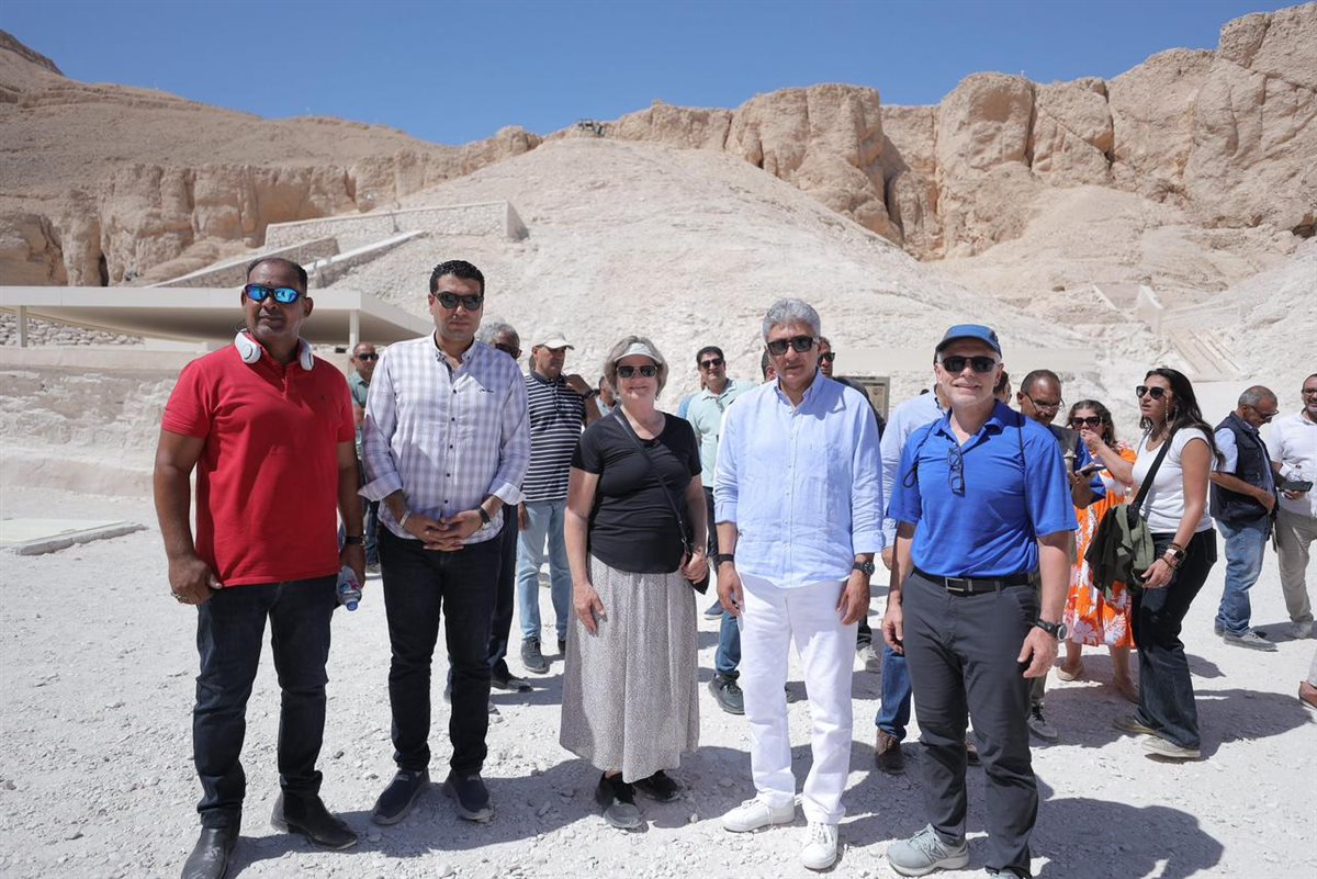 وزير السياحة يلتقي بعدد من المجموعات السياحية من مختلف دول العالم 