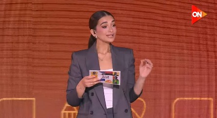 بحضور انتصار السيسي.. ملك أحمد زاهر تقدم حفل تكريم أوائل الدبلومات الفنية