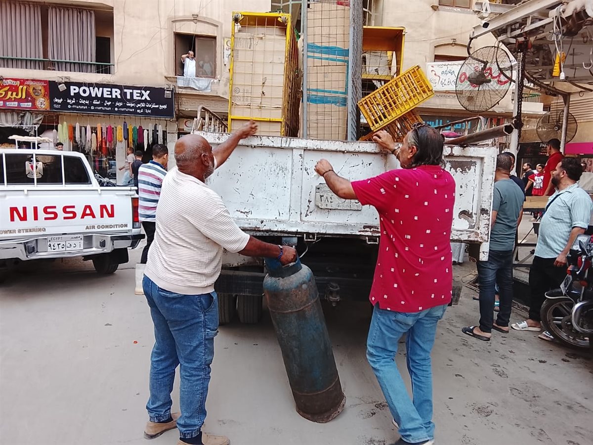 رئيس حي السلام أول يقود حملة مكبرة لإزالة الإشغالات بجسر السويس