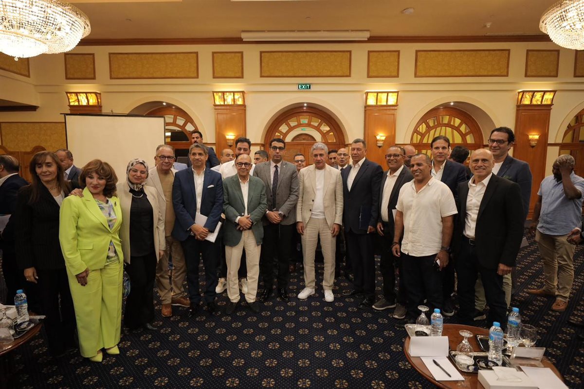 وزير السياحة يعقد لقاء موسع مع مستثمري السياحة بالأقصر وأسوان