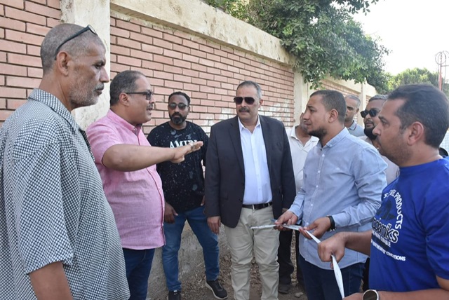 رئيس شركة مياه الاقصر يتابع الأعمال