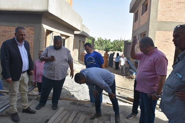 رئيس شركة مياه الاقصر يتابع الأعمال
