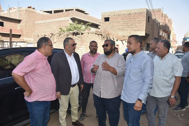 رئيس شركة مياه الاقصر يتابع الأعمال