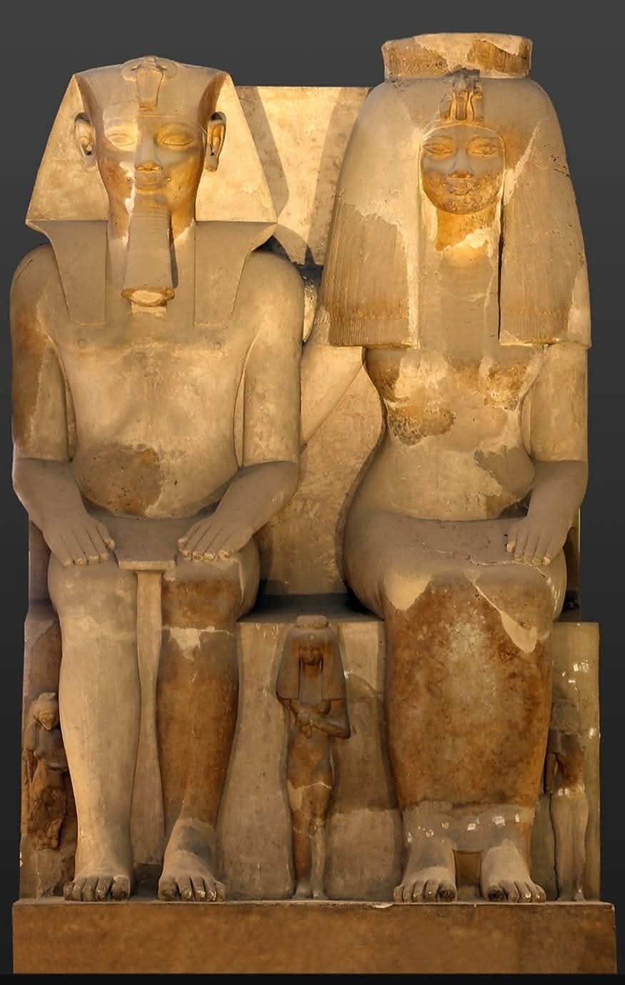 التمثال الأكبر في المتحف المصري بالتحرير