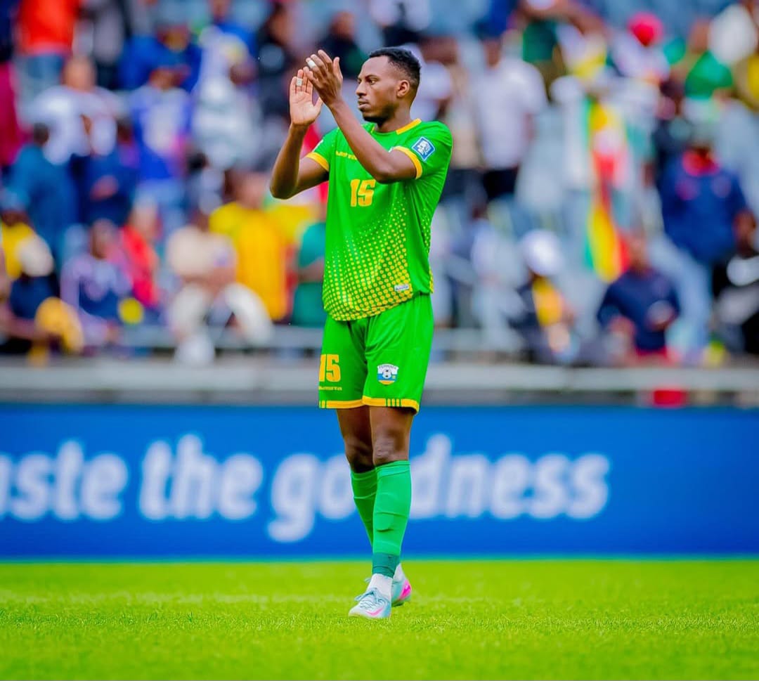 بونور موجيشا لاعب خط وسط الفريق الأول للكرة بالنادي المصري. 