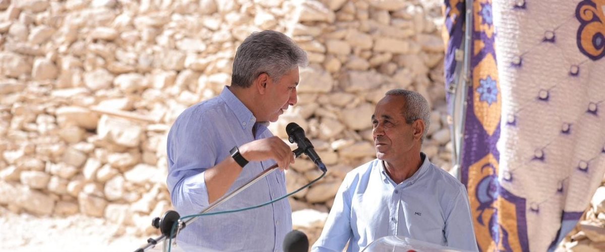 وزير السياحة يكرم المرمم محمد محمود