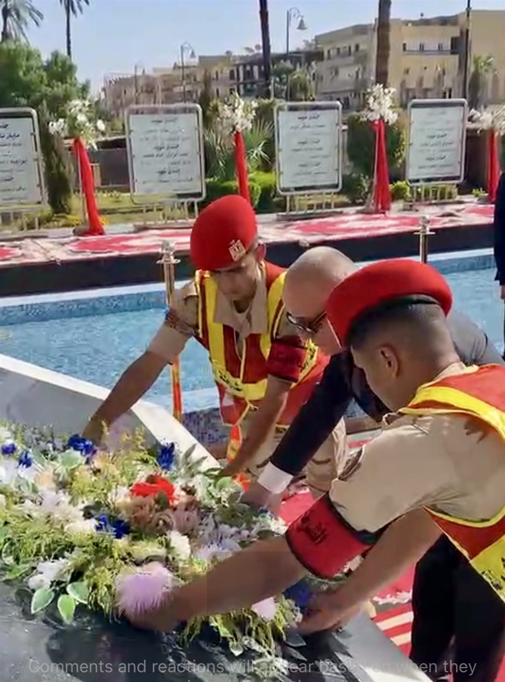 محافظ الاقصر يضع أكاليل الزهور