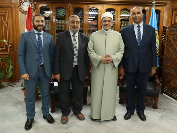 <strong>افتتحت هذا العام.. نائب رئيس جامعة الأزهر يستقبل أول دفعة في تاريخ جامعة الأزهر بكلية الطب البيطري</strong>