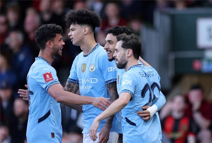 القنوات الناقلة لمشاهدة بث مباشر مباراة مانشستر سيتي وبرينتفورد اليوم في الدوري الإنجليزي