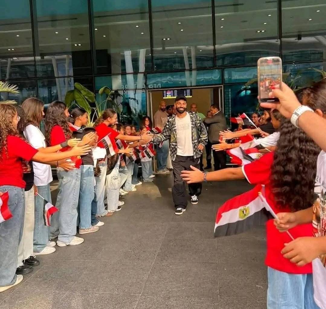 <strong>محمد صلاح في مطار القاهرة </strong>