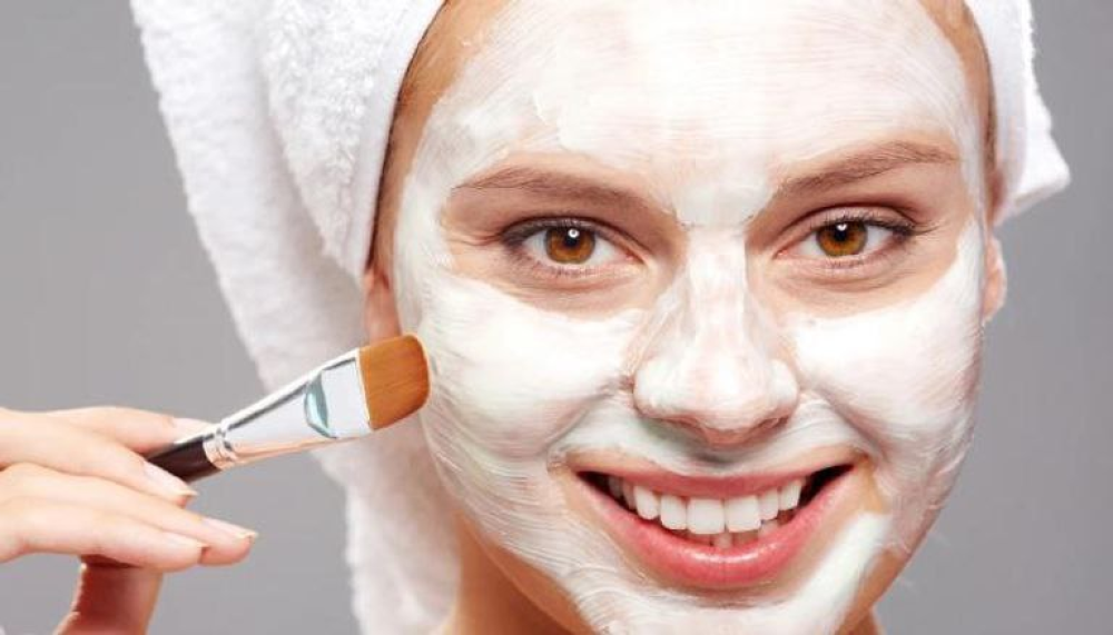 ماسك اللبن والكركم لتفتيح البشرة