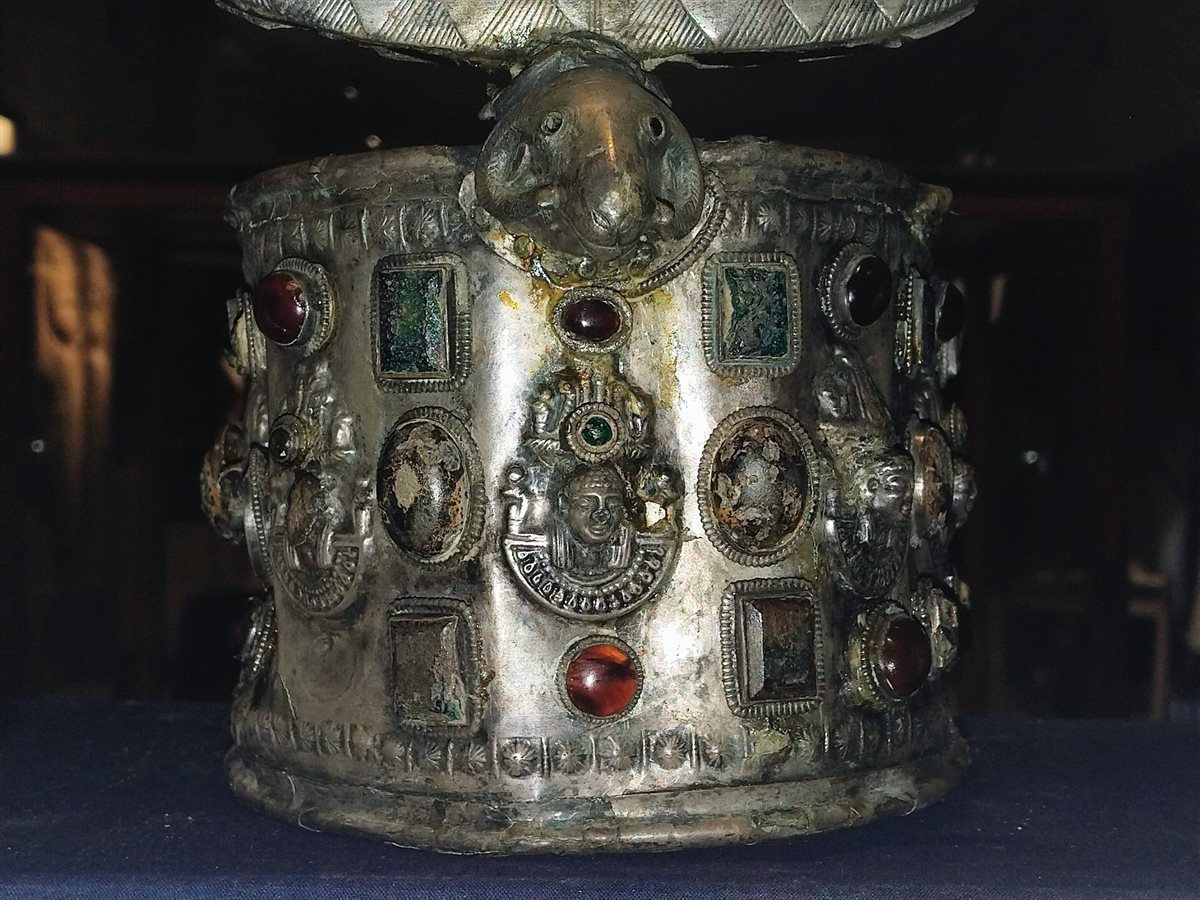 تاج بلانة الفضي