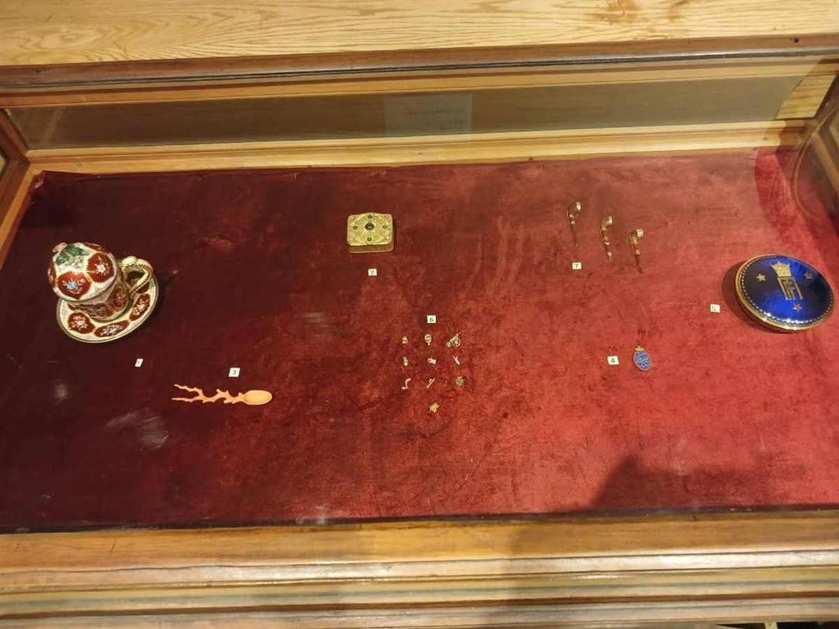 معرضًا مؤقتًا بعنوان كنوز ونوادر