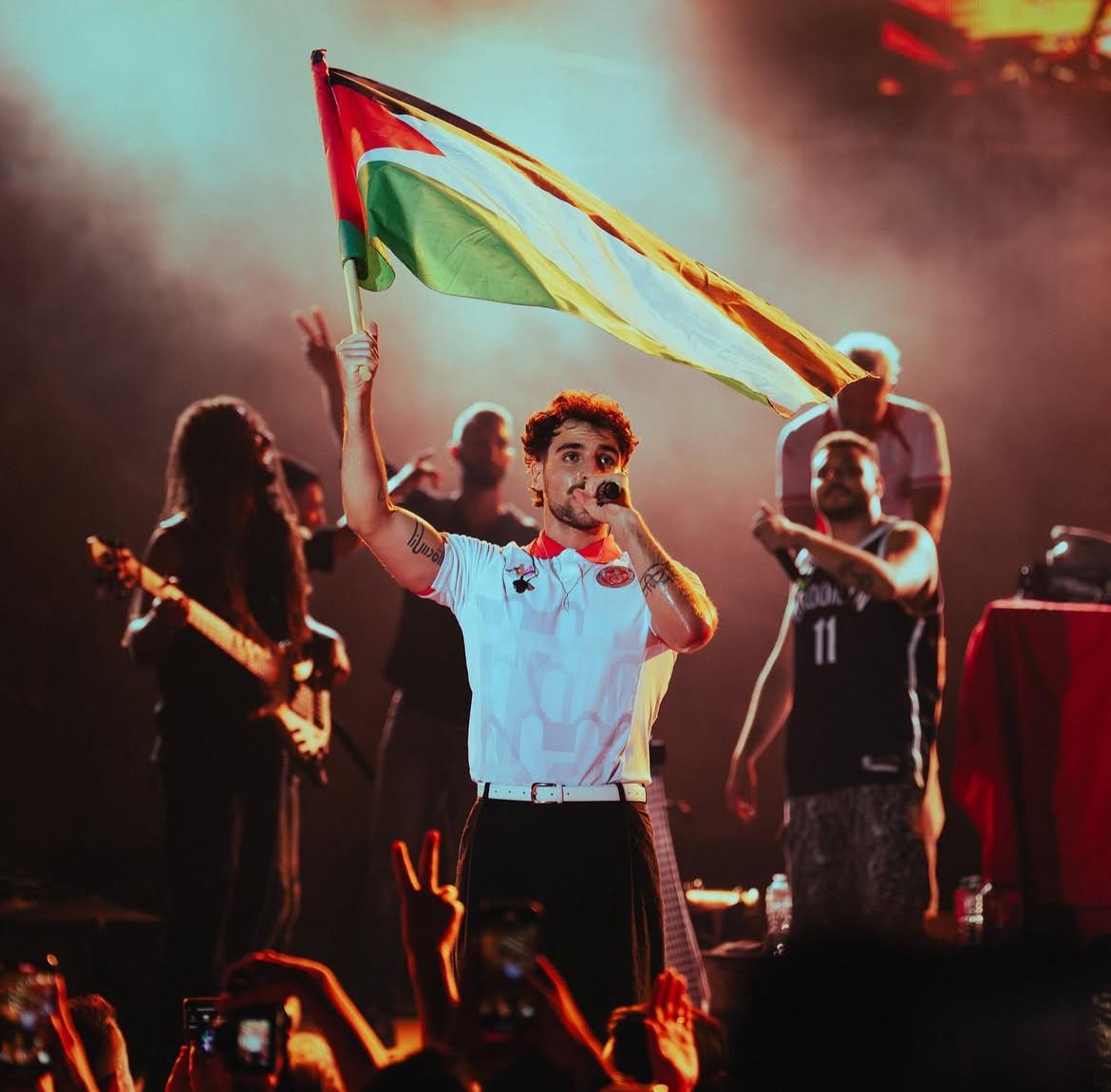 سانت ليفانت في إحدى حفلاته