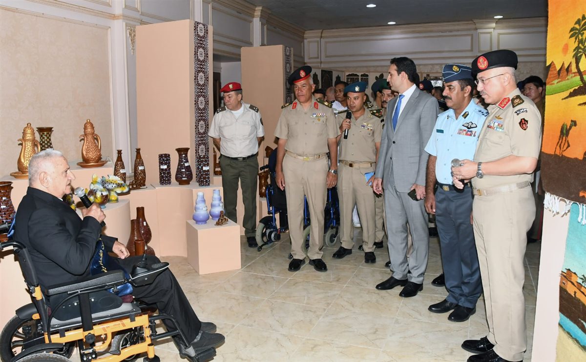 القوات المسلحة تنظم معرضًا فنيًا لإبداعات المحاربين القدماء