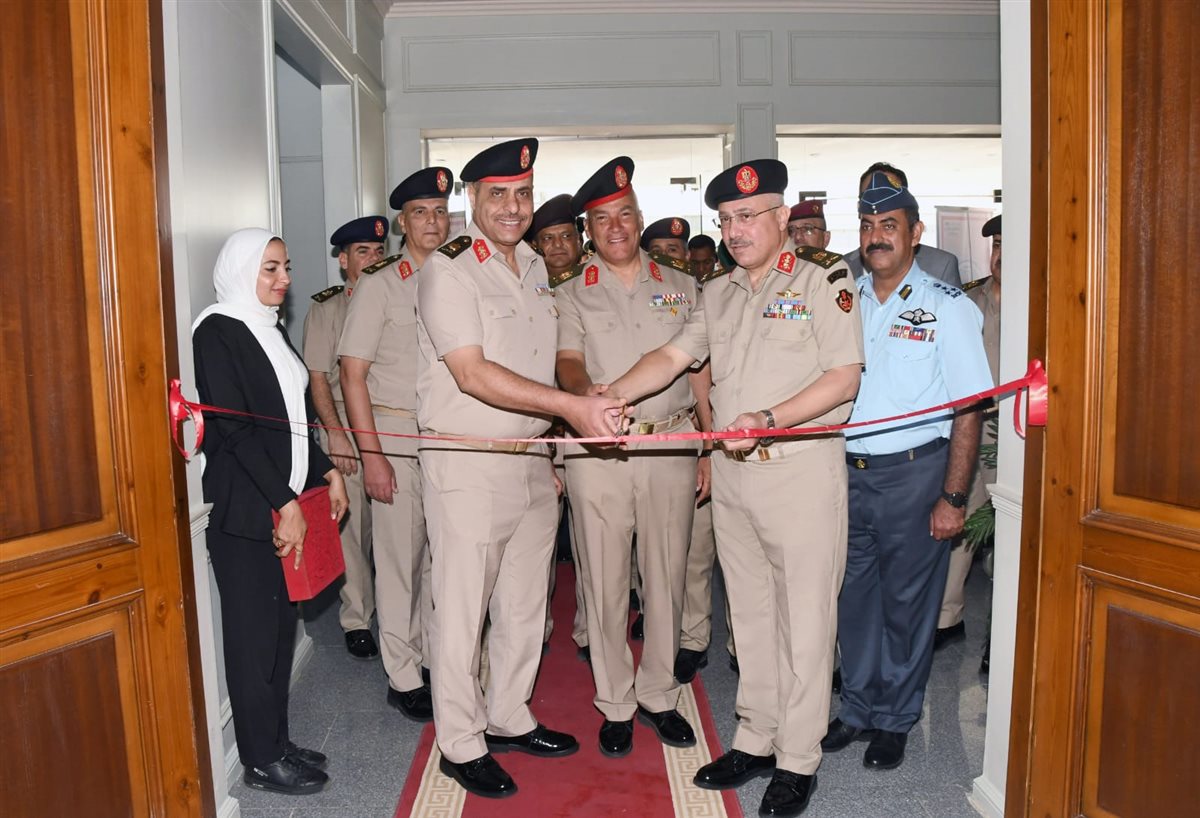 القوات المسلحة تنظم معرضًا فنيًا لإبداعات المحاربين القدماء