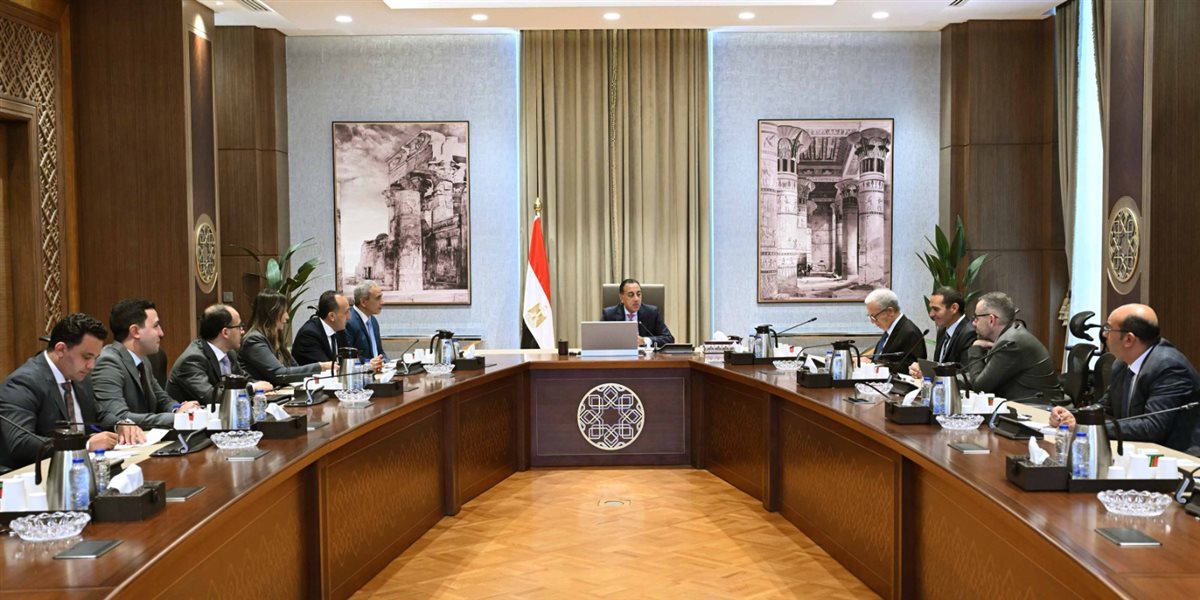 رئيس الوزراء يجتمع مع أعضاء اللجنة الاستشارية للاقتصاد الكلي<br>