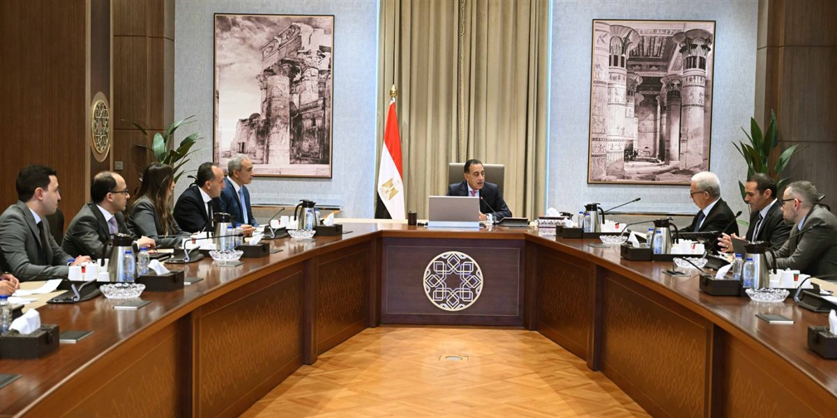 رئيس الوزراء يجتمع مع أعضاء اللجنة الاستشارية للاقتصاد الكلي<br>