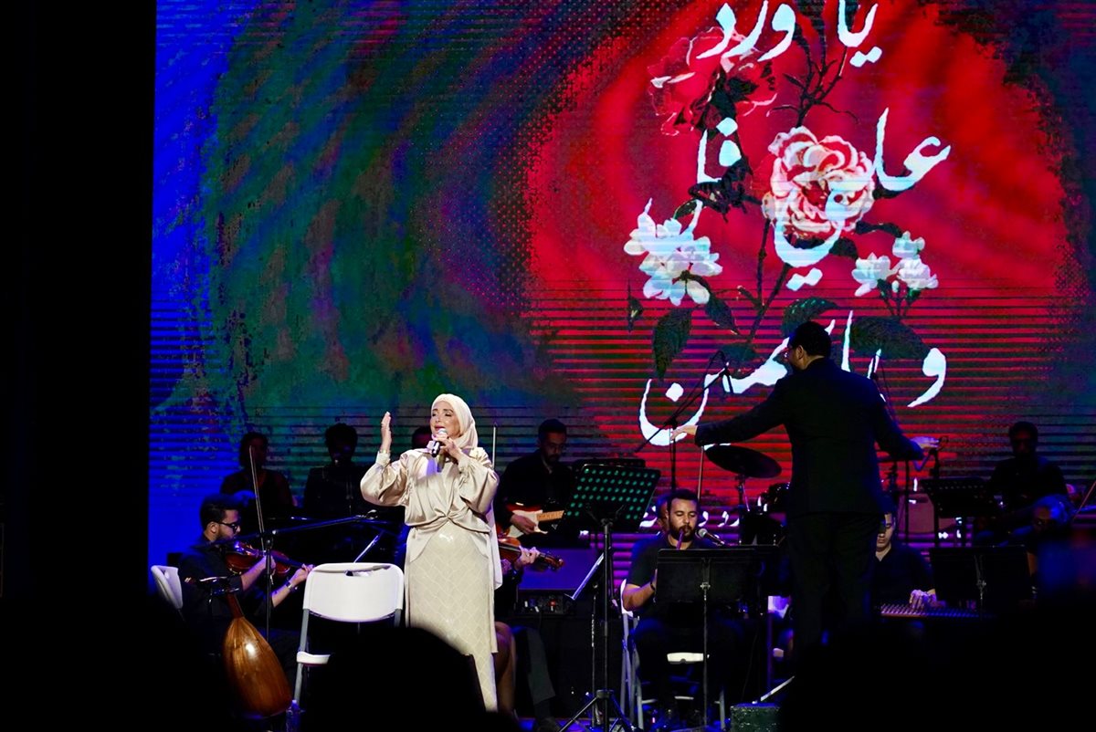 عايدة الأيوبي تشعل حفل ختام هي الفنون بالجامعة الأمريكية