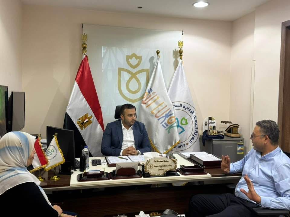 اجتماع مدير هيئة الرعاية الصحية بالأقصر